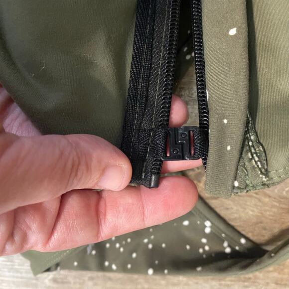 Torrid Happy Camper Olive Green Zip Front Sports Bra Size 4X Splatter Print - Picture 5 of 8